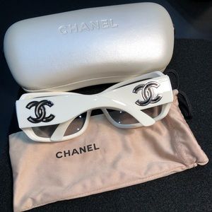 CHANEL sunglasses
